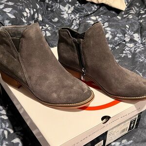 Blondo Women's Suede Gray Ankle Booties